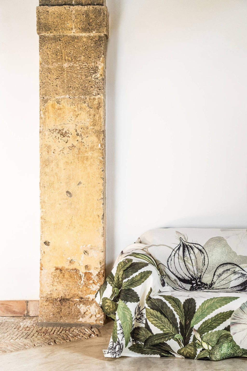 Mezzero «Knighthia» Sofa/Bed Cover, 100% Made in Italy