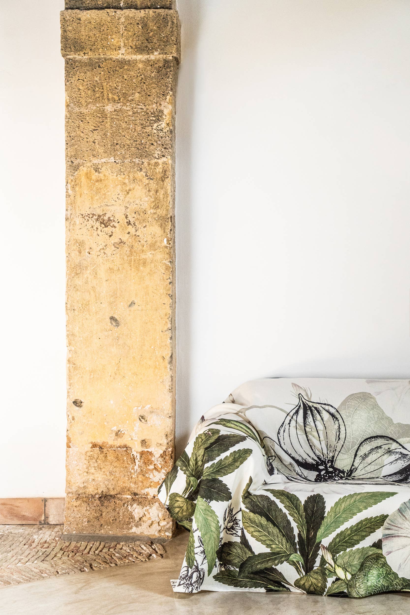 Mezzero «Knighthia» Sofa/Bed Cover, 100% Made in Italy