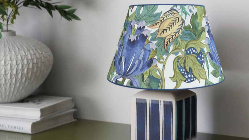"MORRIS" Conical lampshade in printed fabric.